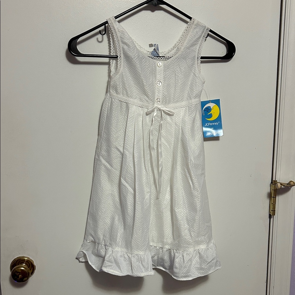 Her Majesty Girls vintage White Sleeveless gown size 4